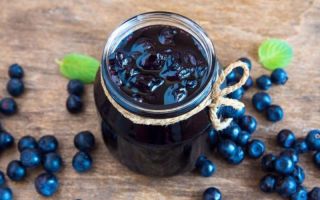 Ang mga benepisyo at pinsala ng blueberry jam