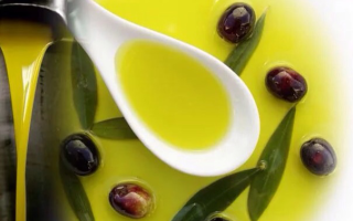 Was ist nützlich und wie man Olivenöl nimmt