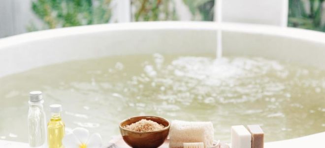 Ζεστό μπάνιο: οφέλη και βλάβες για άνδρες, γυναίκες, με κρύο